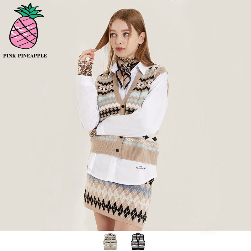 PINK PINEAPPLE（ピンクパイナップル）の「ARGYLE V-VEST（Tops）」