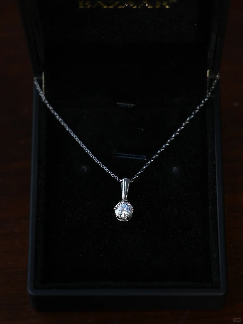 Simple and exquisite water drop necklace