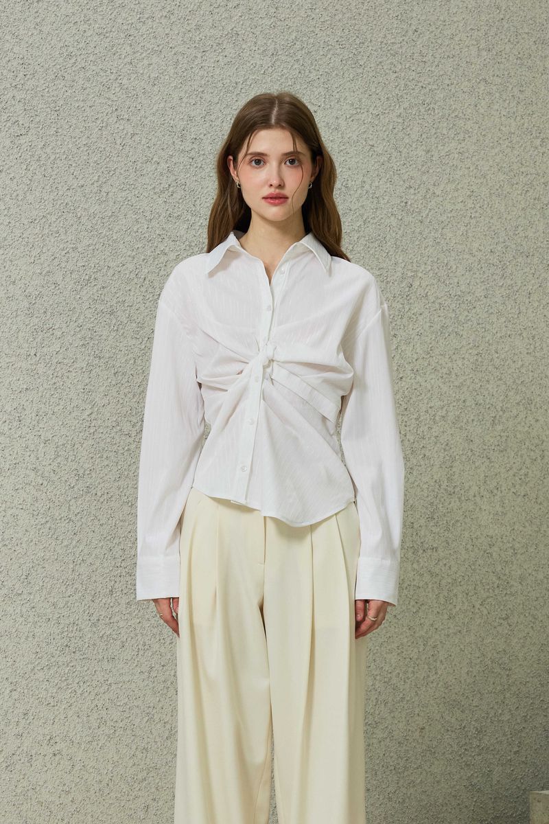 ARIKIM（アリキム）の「CELINA SLIM FIT STRIPE TWISTED SHIRT / IVORY（Tops）」