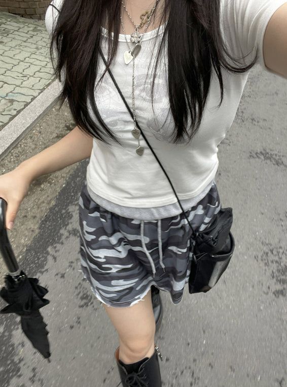 heenytsuki（ヒニツキ）の「Soft Two Eye Printed T-shirt（Tops）」