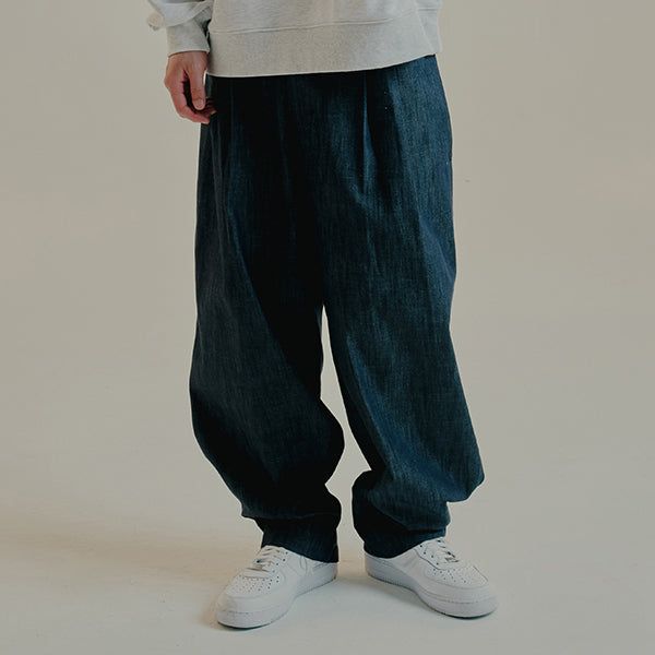 ROMANTIC CROWN（ロマンティッククラウン）の「DENIM PINTUCK SLACKS（Pants）」