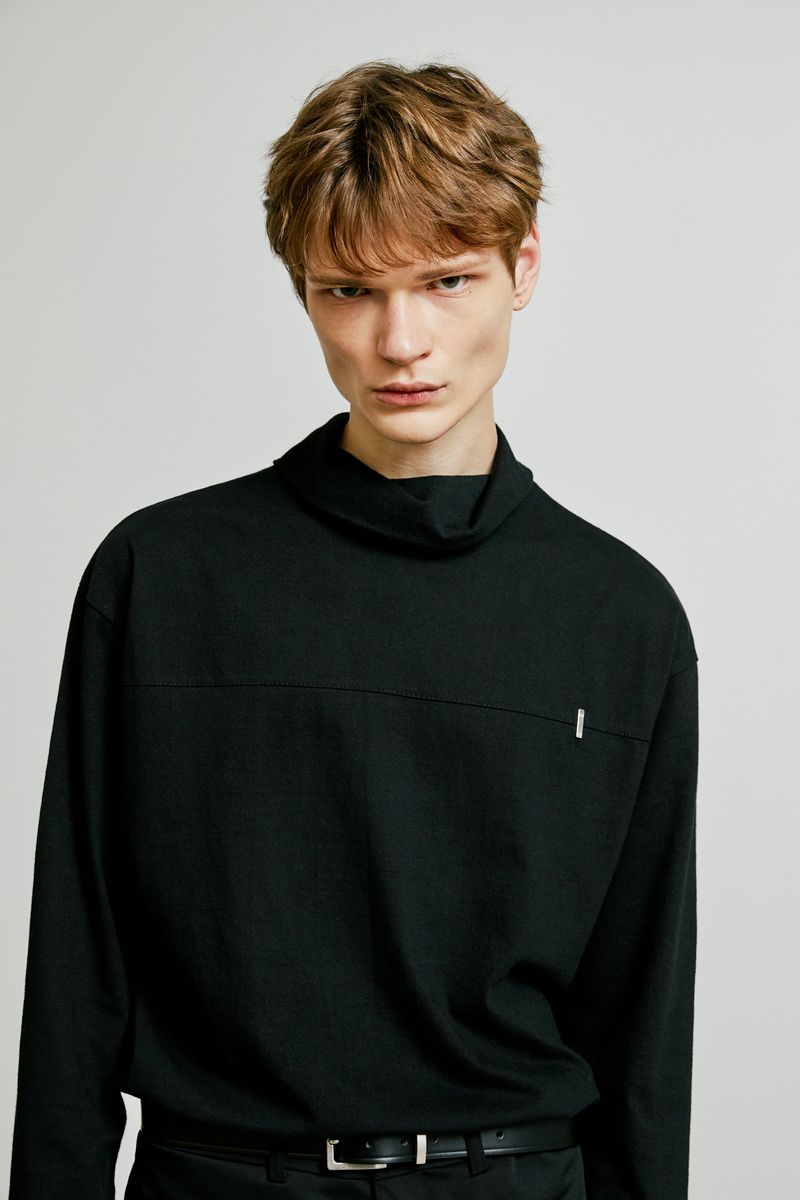 back button long sleeve chest tip turtle neck black