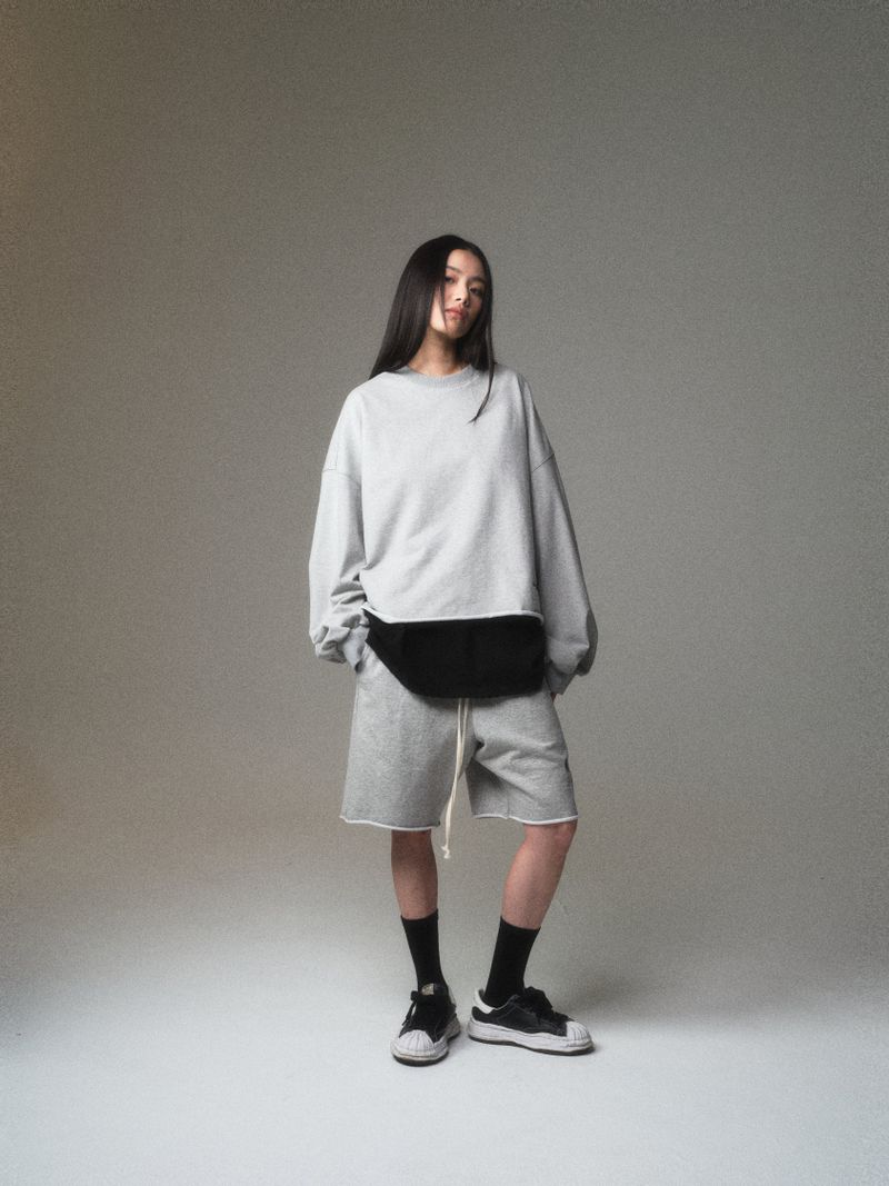 OVERSIZE CROPPED SWEATSHIRTS