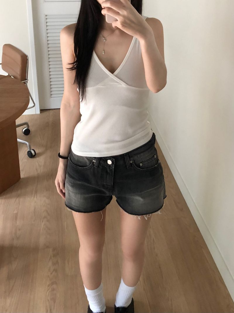Black denim shorts (one color)