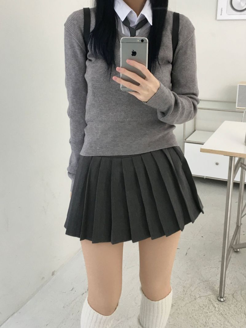 Basic V-neck knitwear (4 colors)