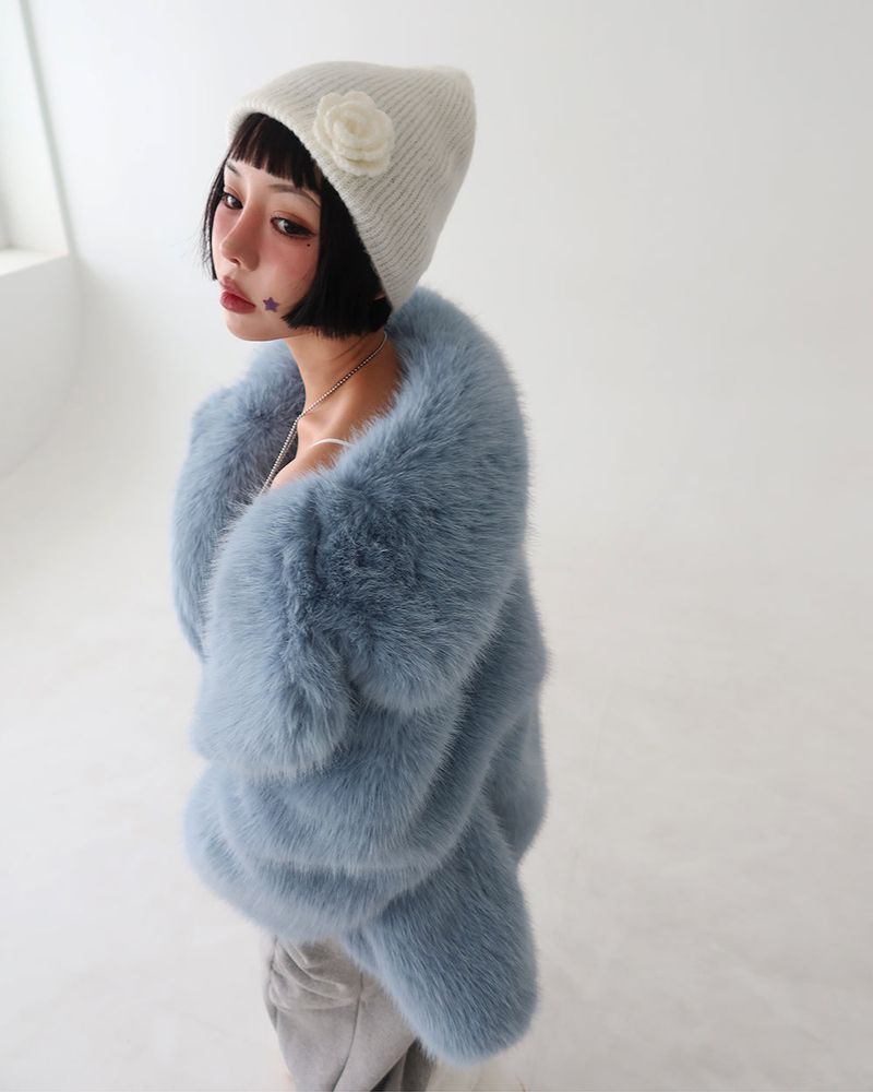 Flower corsage ribbed knit beanie