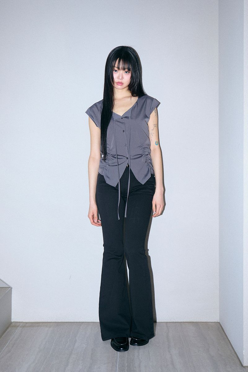 Raucohouse（ラウコハウス）の「Low shirring button-up blouse（Tops）」