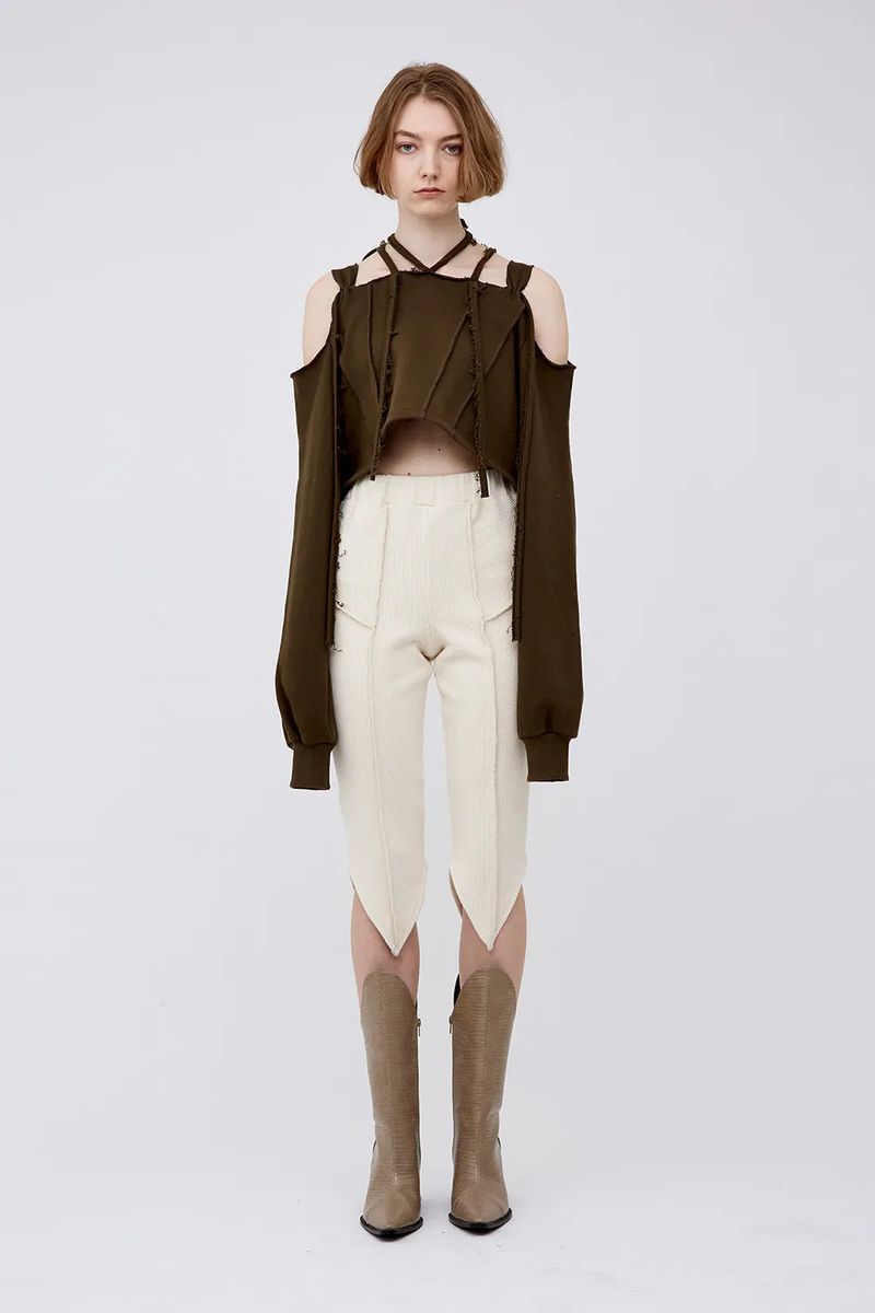 VIAVANDA（ヴィアヴァンダ）の「V　Cut　rib　half　pants（Pants）」