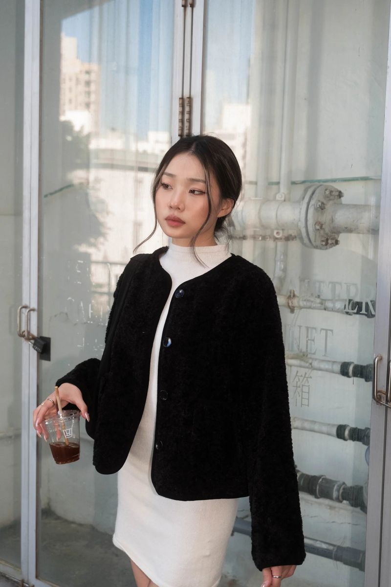 We Fell In Love In Reality（ウィ フェル イン ラブ イン リアリティ）の「Bear Bear Fluffy Jacket - 2 colours（Jackets/Outerwear）」
