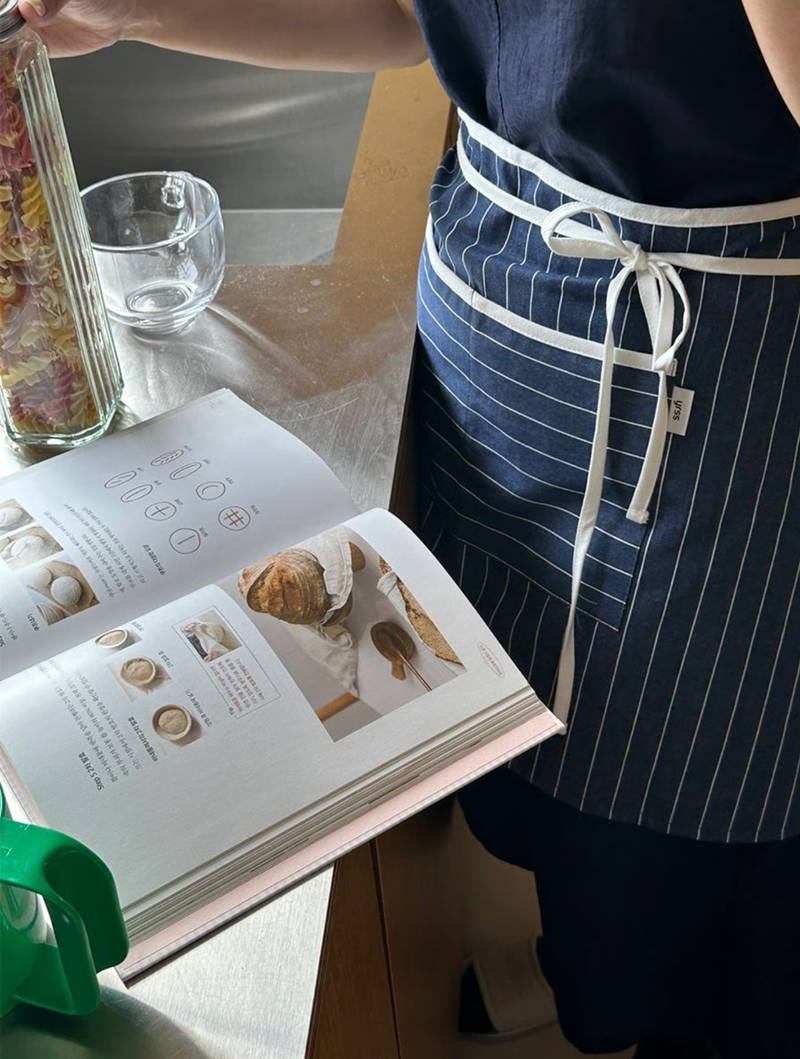 SIMPLE HALF APRON