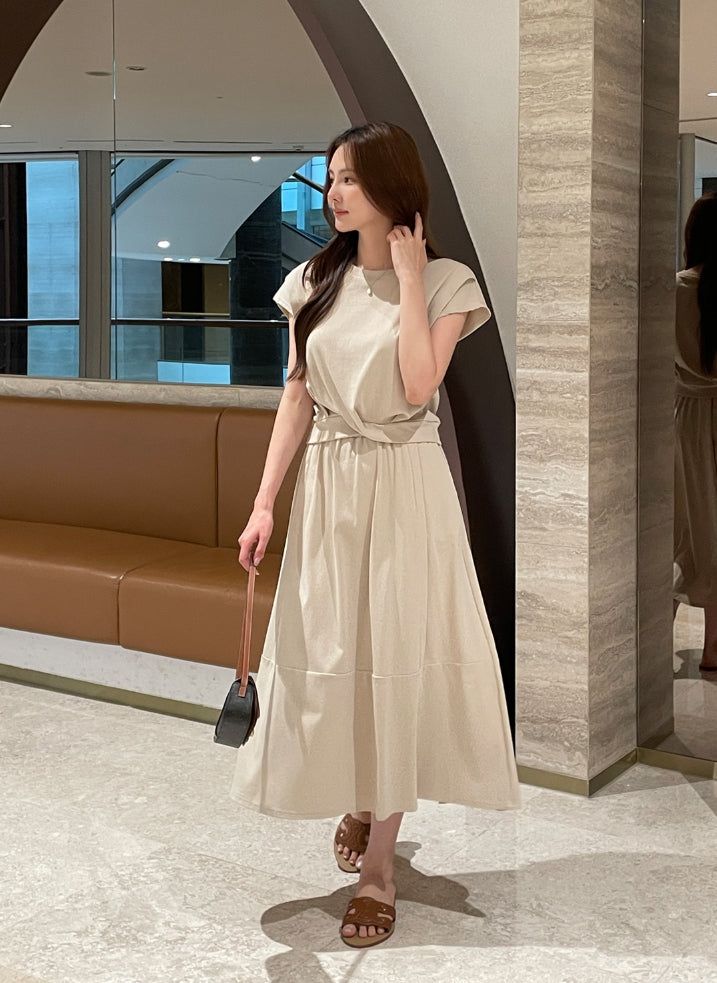 iam mari（アイアム マリ）の「Evo Twisted T-Shirt Banding Flared Skirt Set（Setup）」