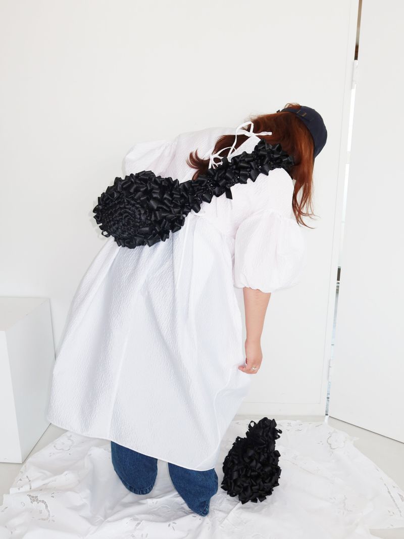 Ruffle cross sac