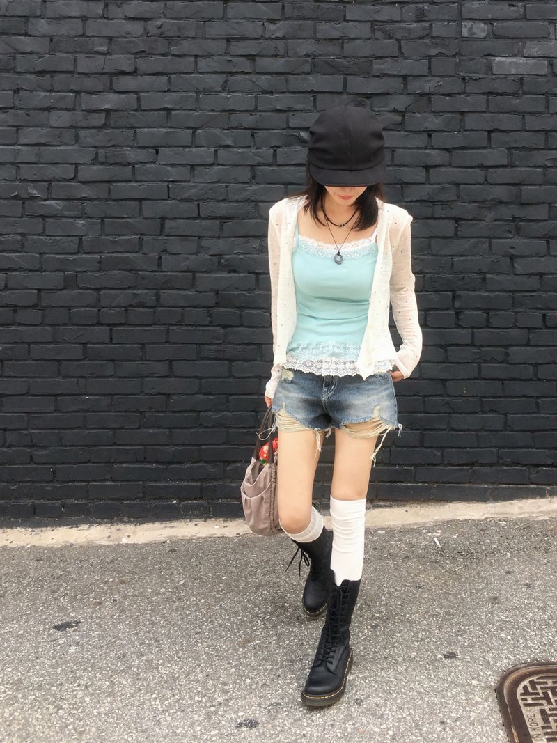 Distressed Washed Denim Hot Pants (3c)