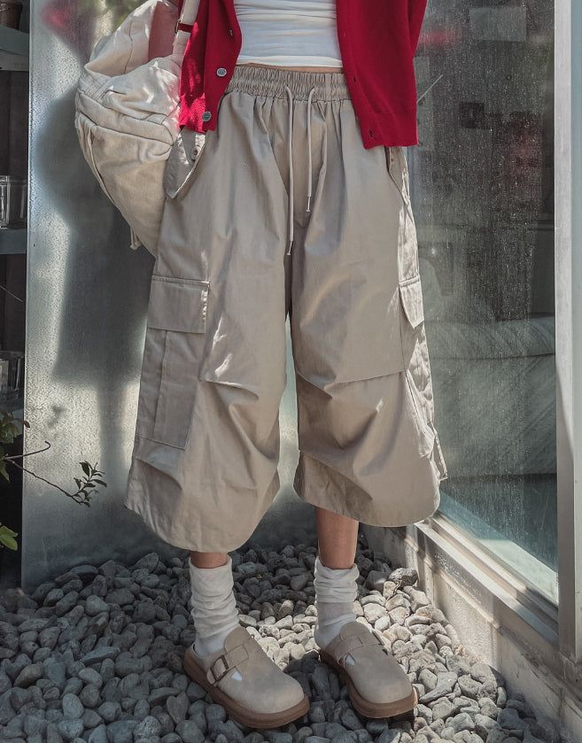 Bulky Pintuck Cargo Bermuda Pants