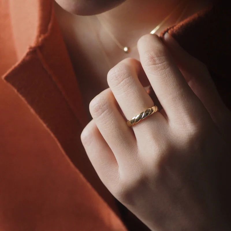 éclater（エクラテ）の「ハリエットツイストリング（アクセサリー）」