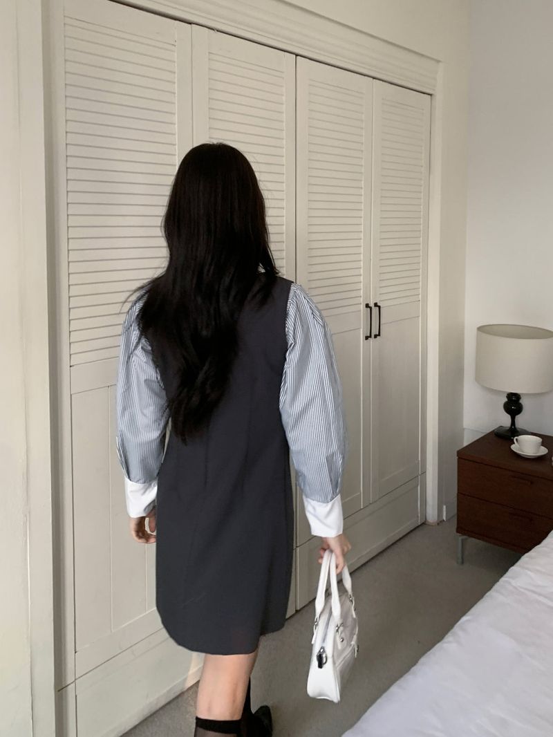 Classic Mae Simple Line Two-Pocket Mini Dress