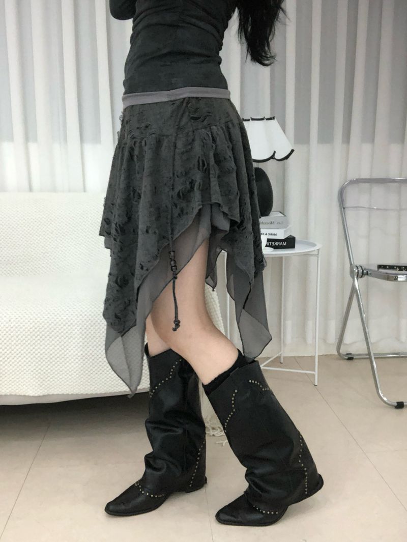 onthenextpage（オンザネクストページ）の「Vintage Bead Unbalance Skirt (3 colors)（Skirts）」