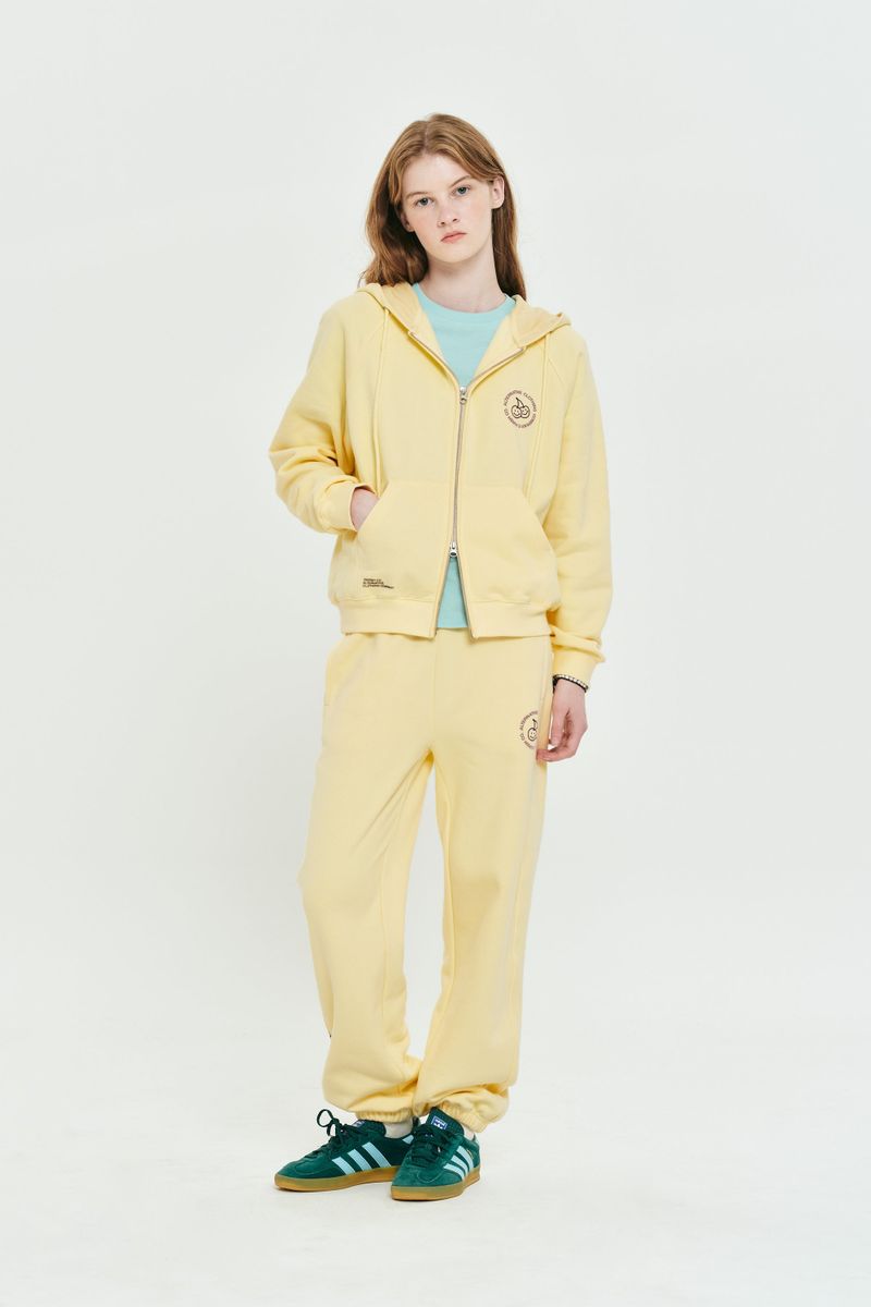 DOODLE CHERRY CIRCLE LOGO NAPPING HOODIE ZIP UP [YELLOW]