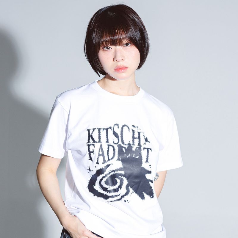NEWKITSCH(ニューキッチジェネレーション)の「KITSCH CAT JUMPING SHORT SLEEVE (WHITE)(Tops)」