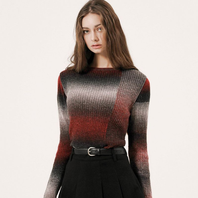 EVMOIU（エブモウ）の「WOOL GRADATION KNIT TOP - RED & GREY（Tops）」
