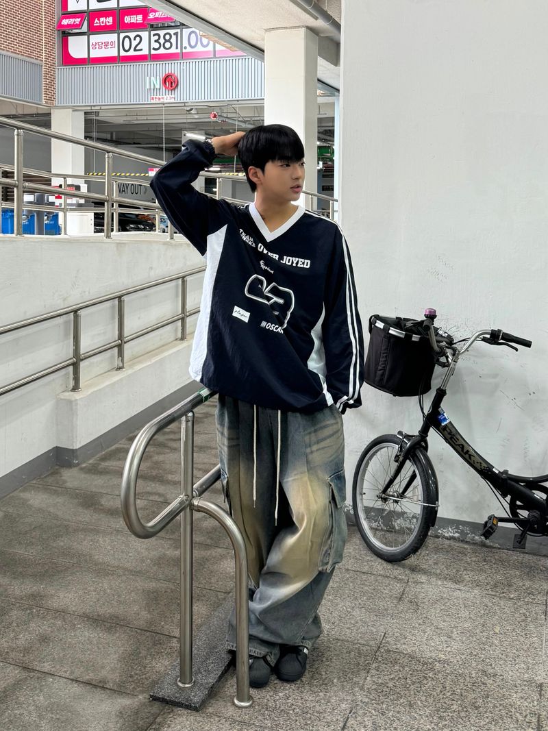 23 track wind sweatshirt