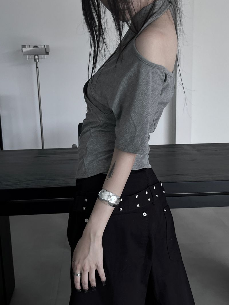 URBAN UNIQUE（アーバンユニーク）の「ミニマルボルドシルバーバングル（アクセサリー）」