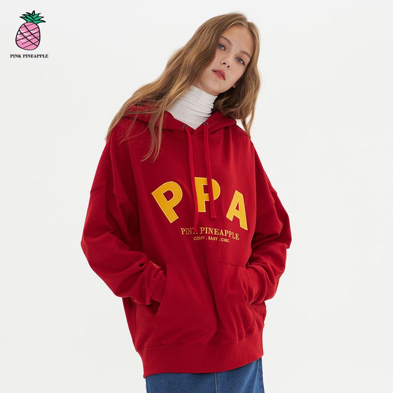 PINK PINEAPPLE（ピンクパイナップル）の「INITIAL LOGO HOODIE（Tops）」