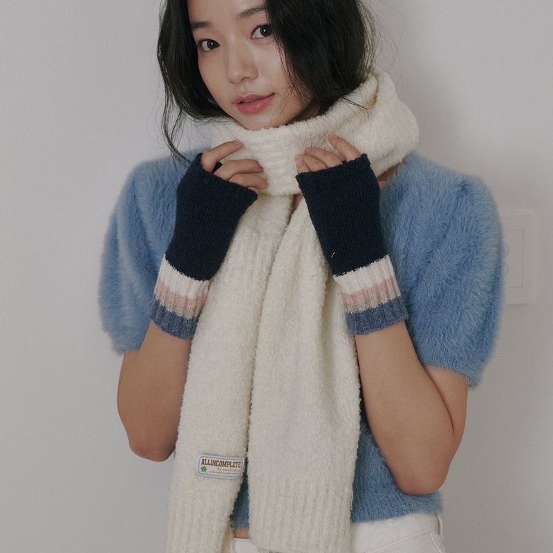 ALLINCOMPLETE（オールインコンプリート）の「Bubble Boucle Knit Muffler (Cream)（Fashion Accessories）」