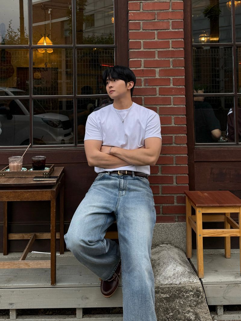 If semi-wide denim pants