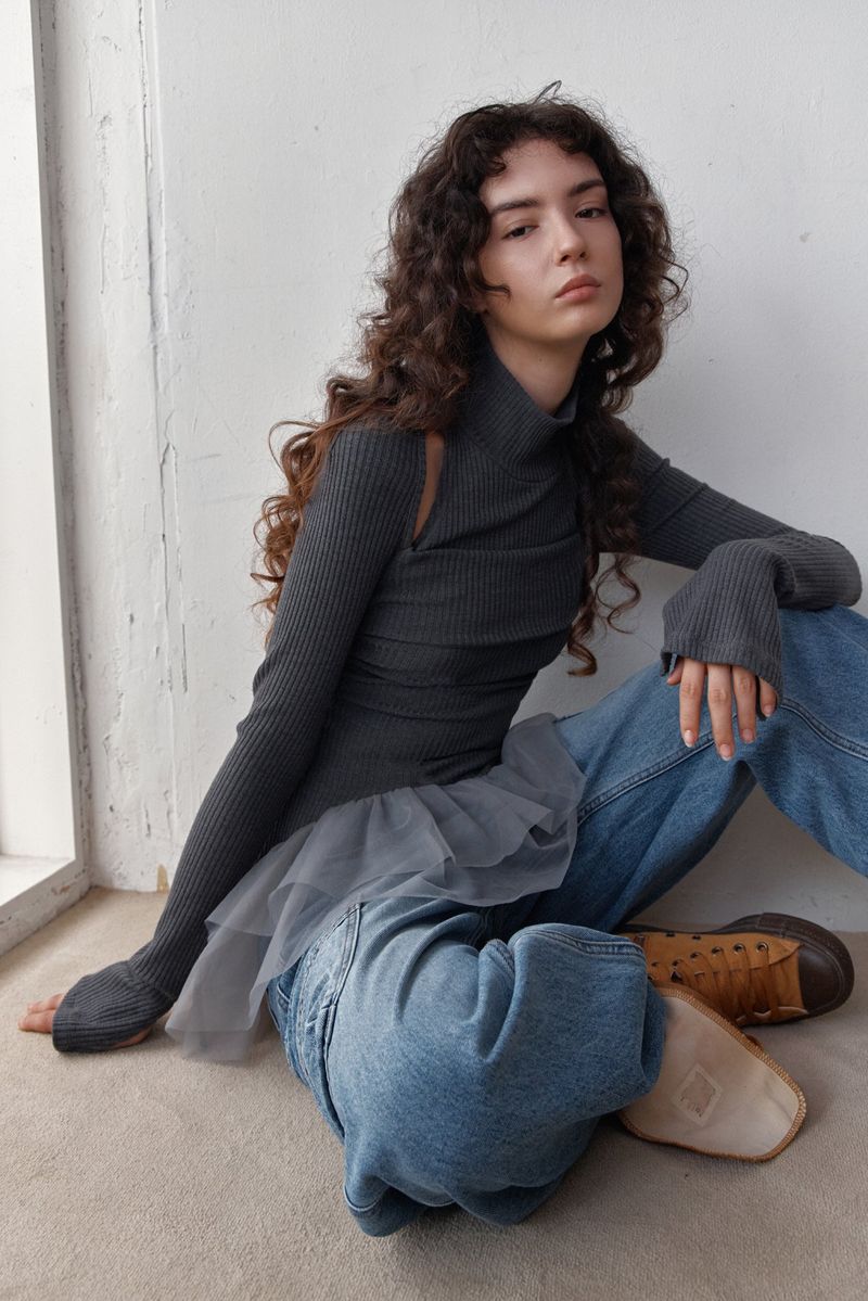 SOFT POSE TEE - CHARCOAL