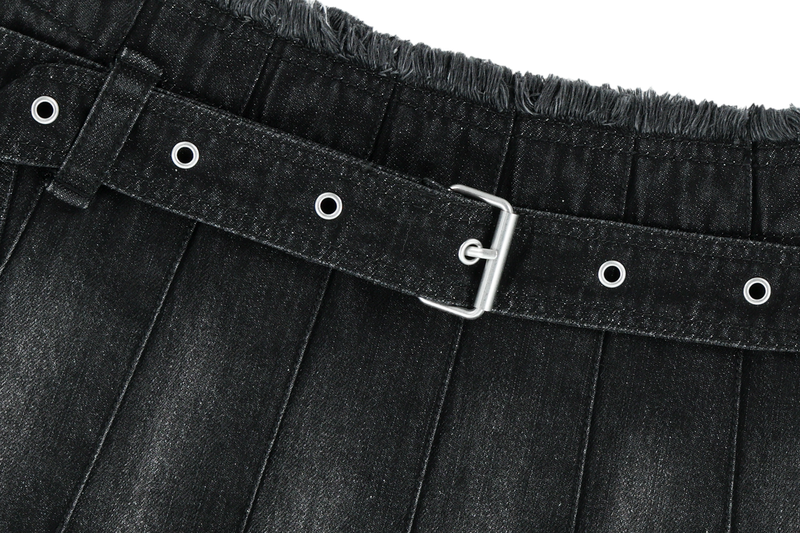 BUCKLE DENIM PLEATS SKIRT