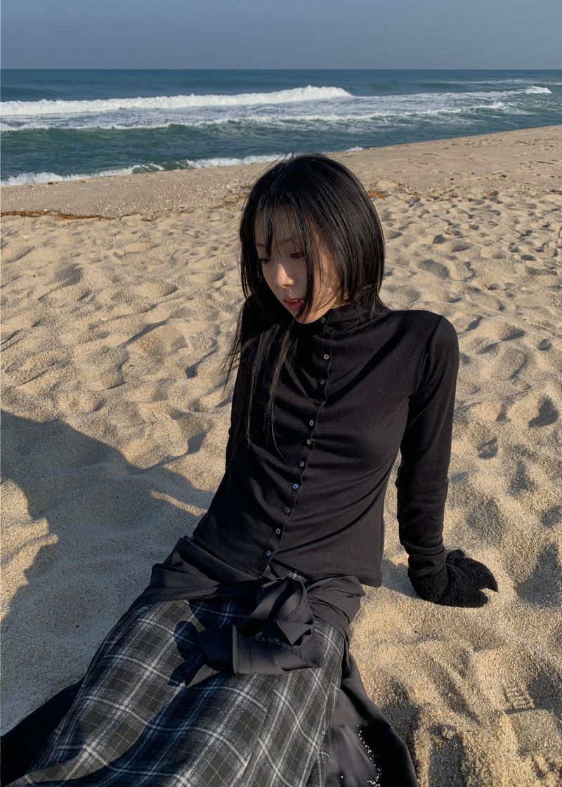 A BLACK CHECK SKIRT