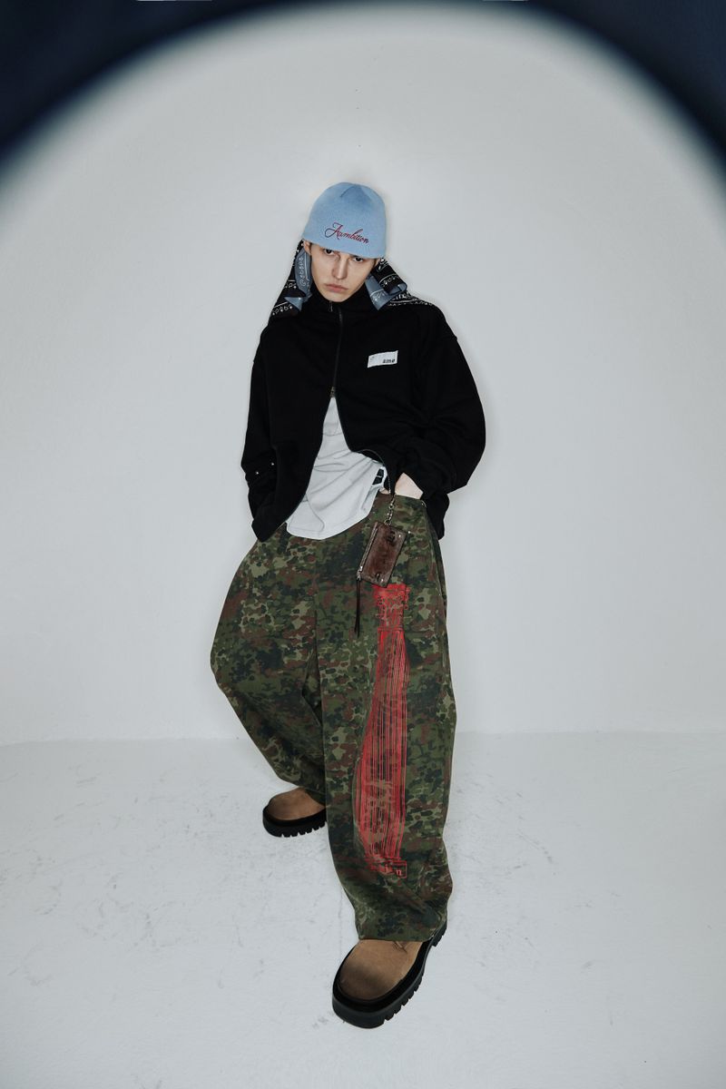 Signature Paisley Scarf (Black)