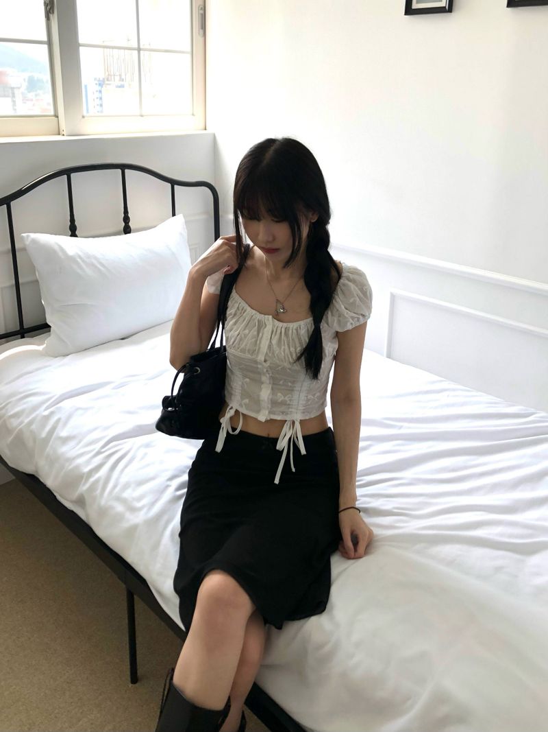 Kitten（キッテン）の「Luna Shirring Blouse (2 colors)（Tops）」