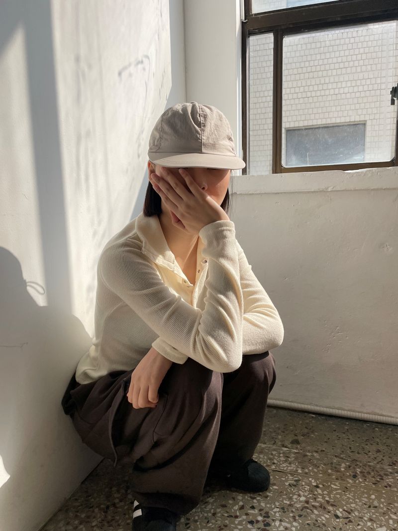 Open high-neck knit T