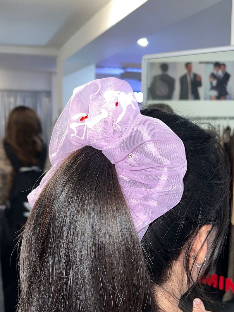 [MADE] LINE DRAWING BEADING SCRUNCHIE PINK