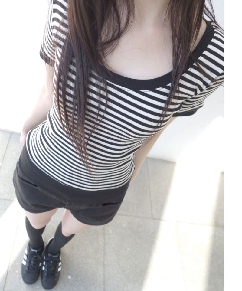 girl stripe tee