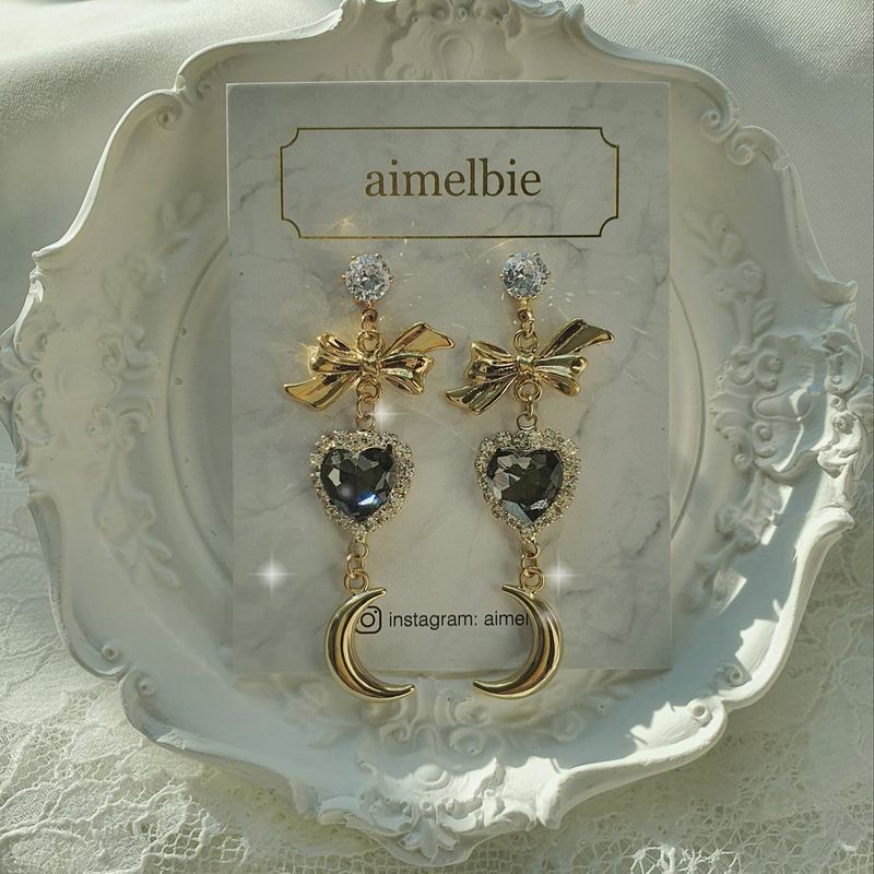 Moon Witch Earring - Black Diamond