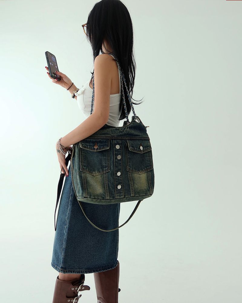 Pocket and snap cap with built-in strap sleeveless