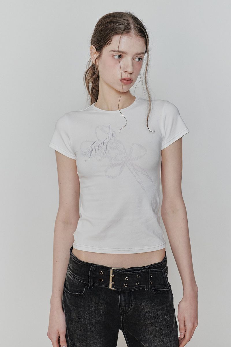 FRAGILE GRAPHIC TEE white