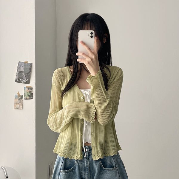 hijjoo（ハイチュー）の「ウィンクルウェービーVネッククロッピードカーディガン（トップス）」