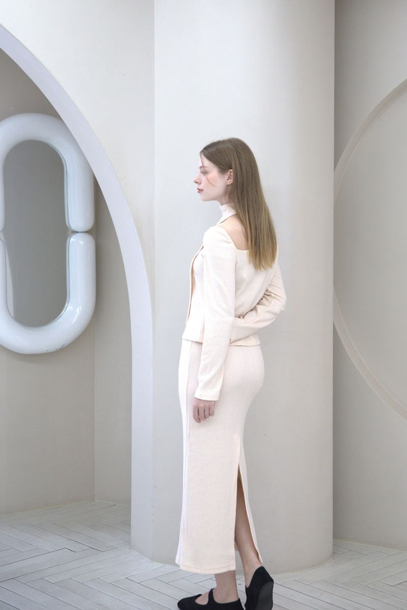 cattline(カトリーヌ)の「Back Slit Slim Skirt Cream(Skirts)」