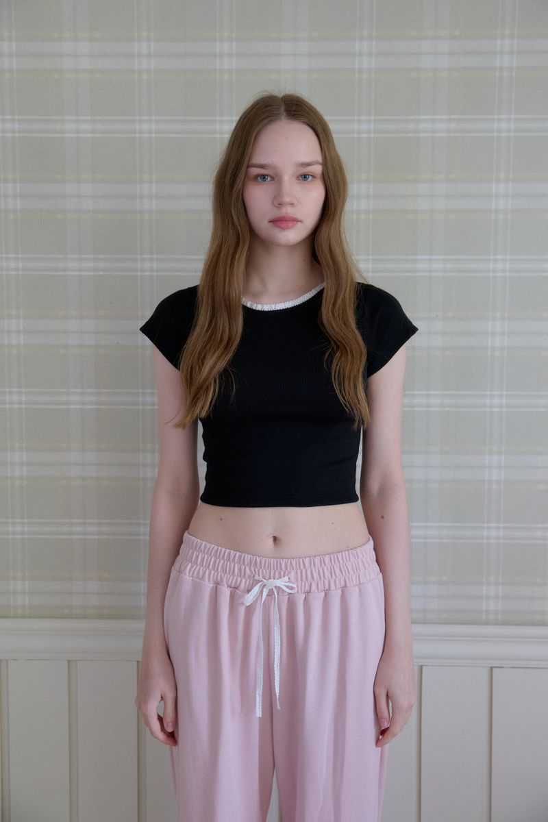 PINK PINEAPPLE（ピンクパイナップル）の「SOFT LACE CROP T-SHIRT（Tops）」