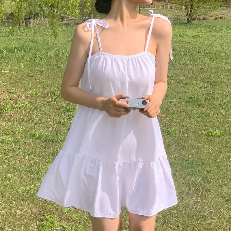 [Adjusting the strap] cancan sleeveless dress