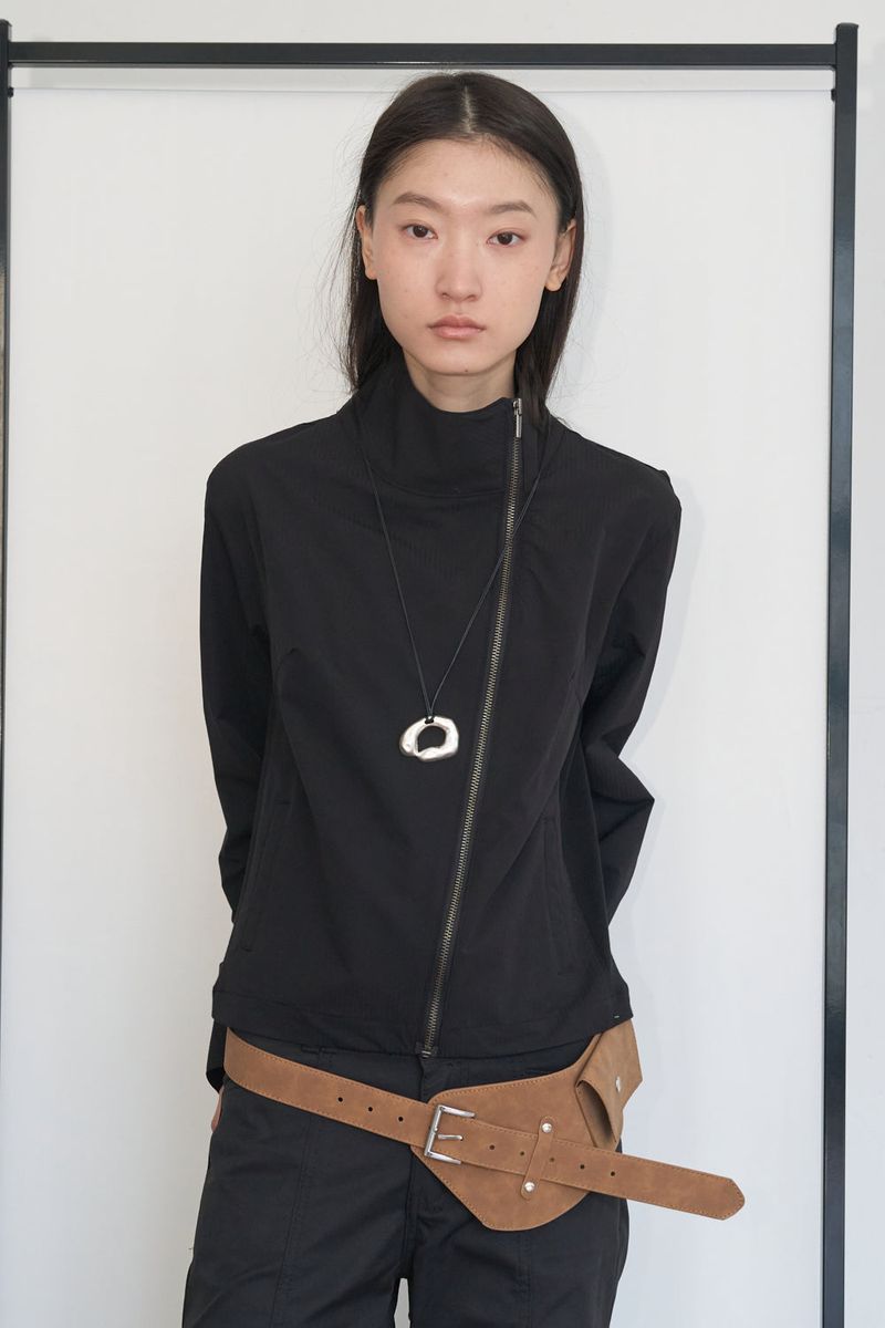 PICKY SOCIETY（ピッキー ソサイアティー）の「Diagonal-Zipper Mock-Neck Jacket (Black)（ジャケット/アウター）」
