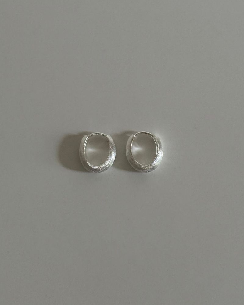 Truth earring (silver)