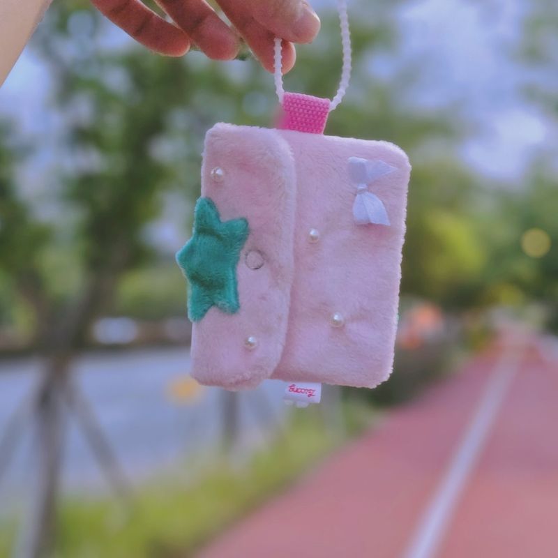 [MADE] fluffy strawberry pouch
