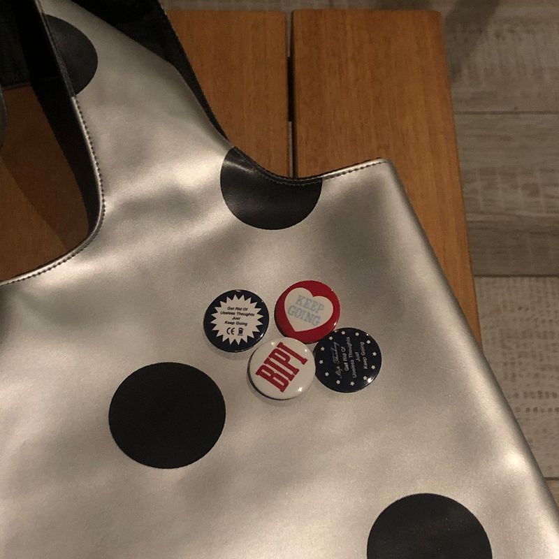 stop thinking / pin button set.1 love