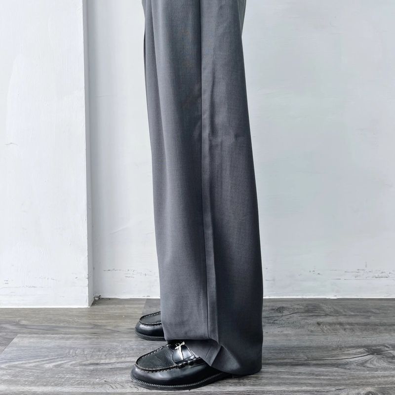 Curved Pleated Wide Trousers