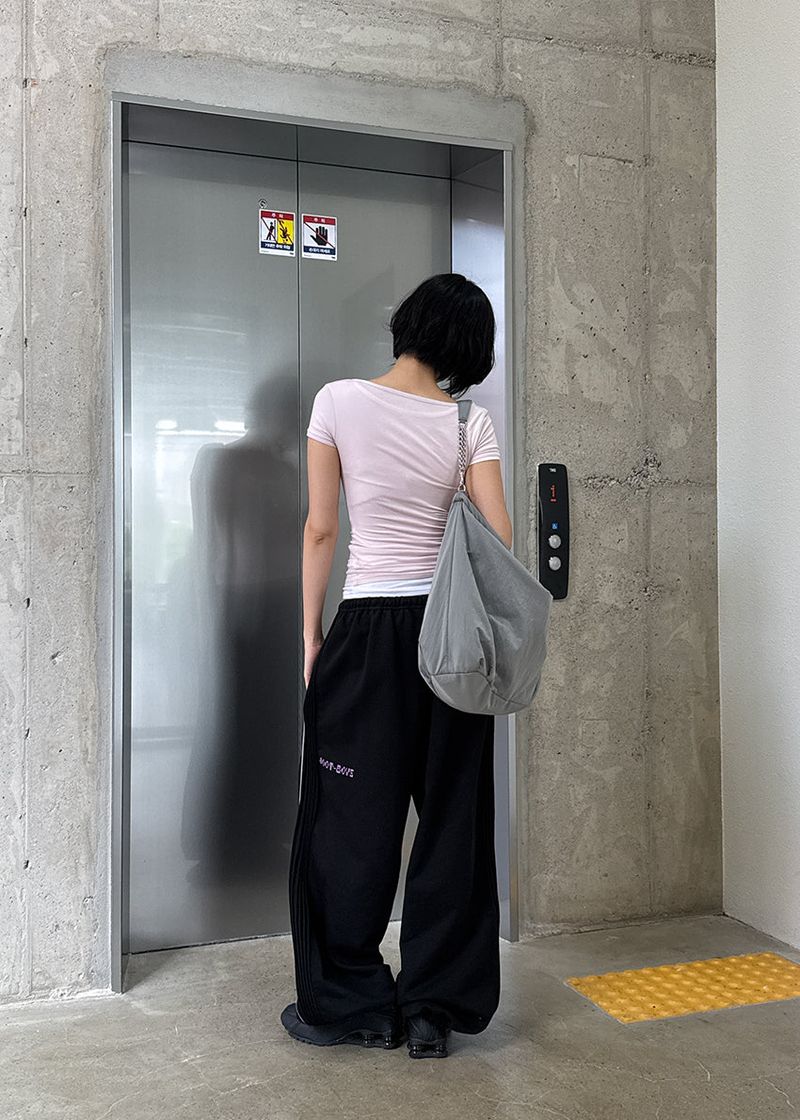MOCHI U-NECK TEE